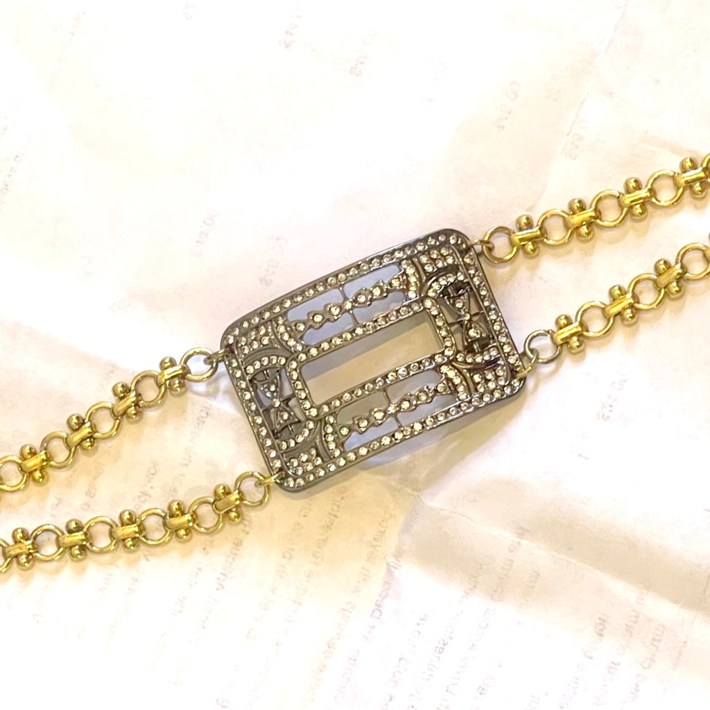 Vintage-Look Crystal Buckle With Contrasting  Chain